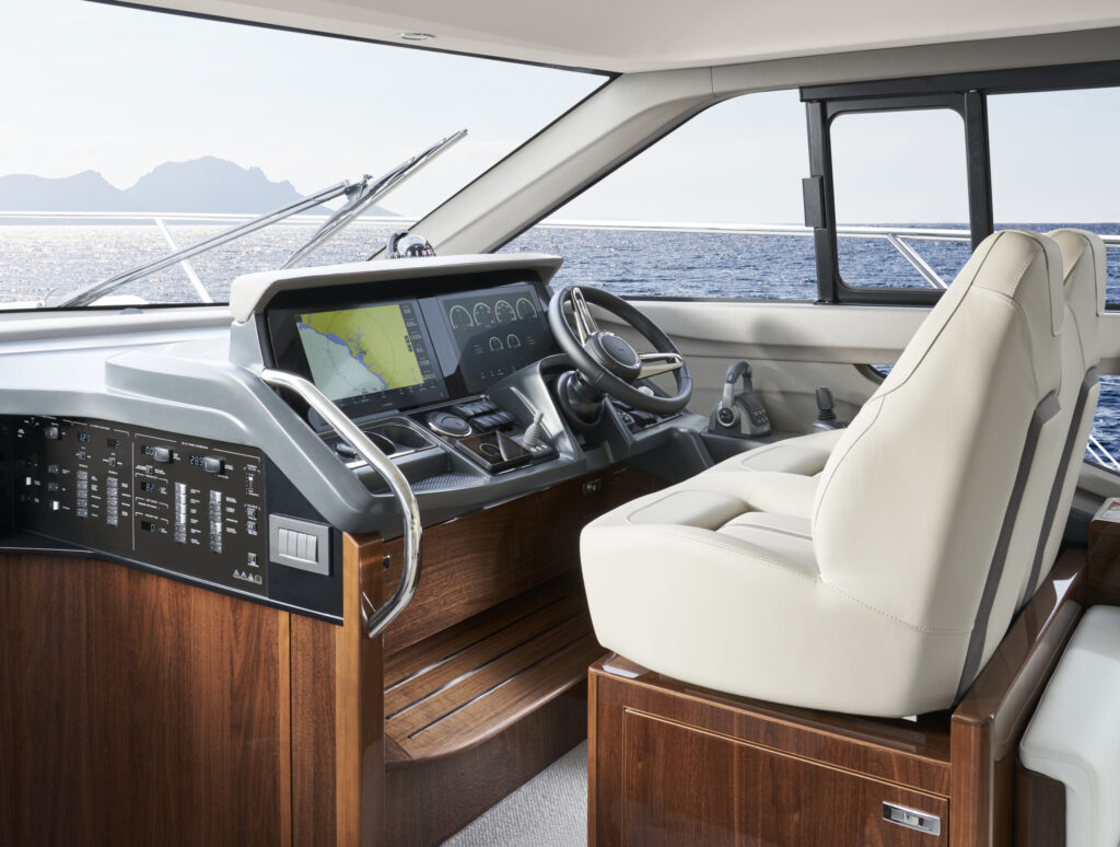 f50-interior-helm-walnut-satin-2022-scaled